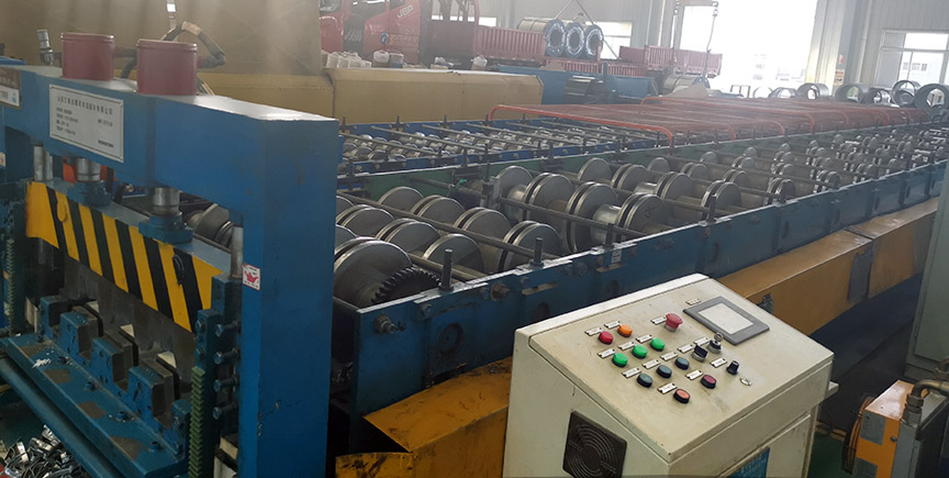 Máquinas de producción de paneles de cubierta de acero DFP720